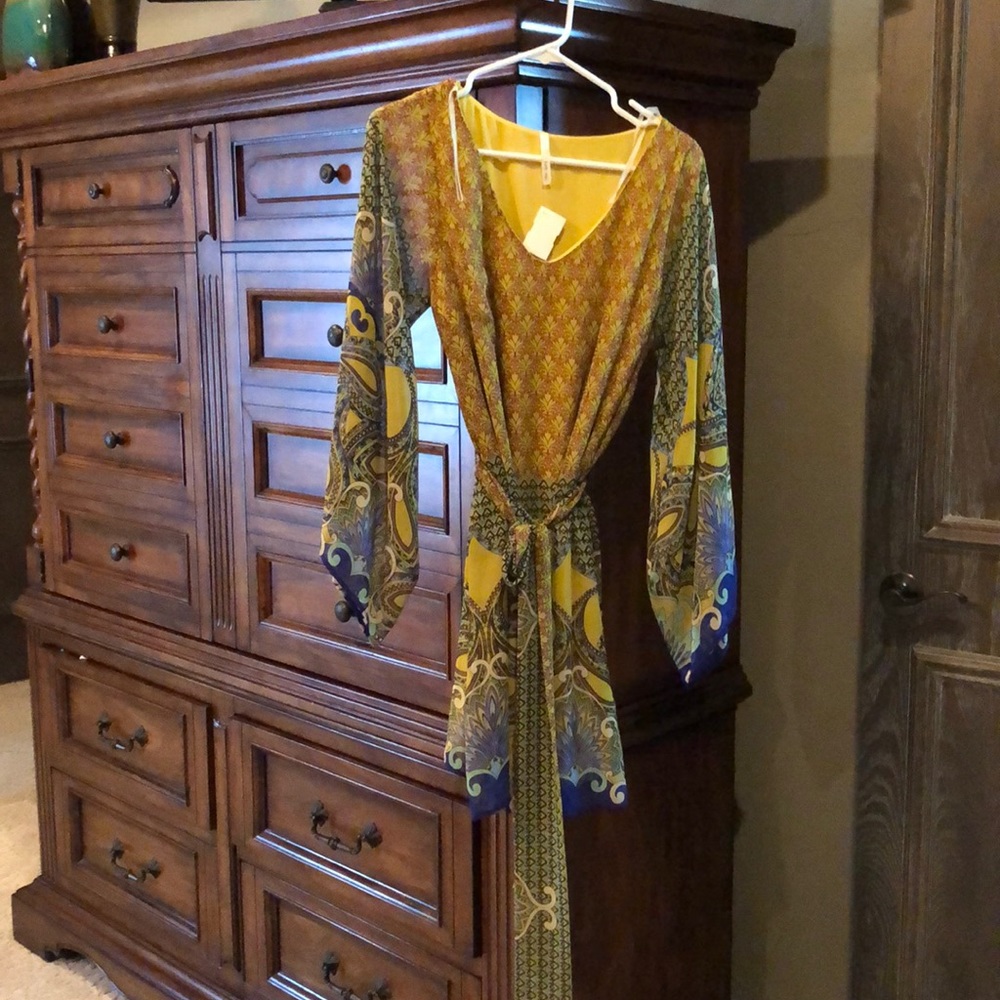 Dress - Picture 2 of 2